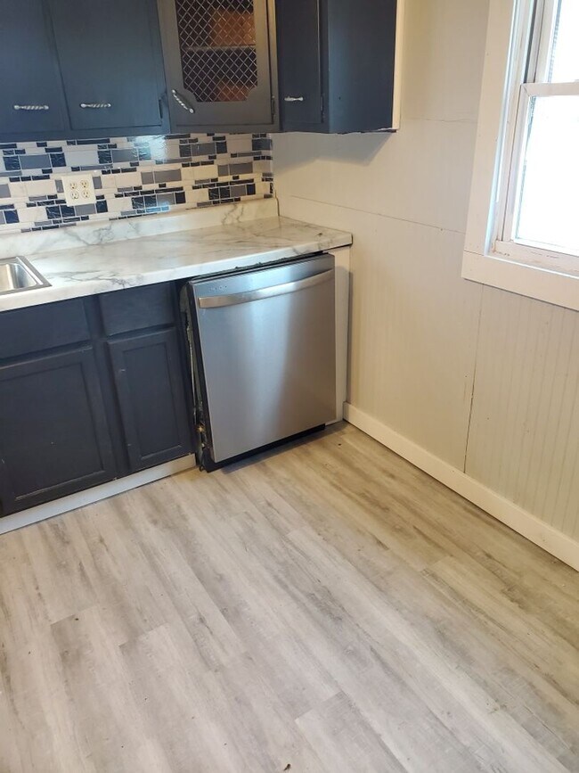 Building Photo - For Rent: 2 Bedroom, 1 Bathroom Home