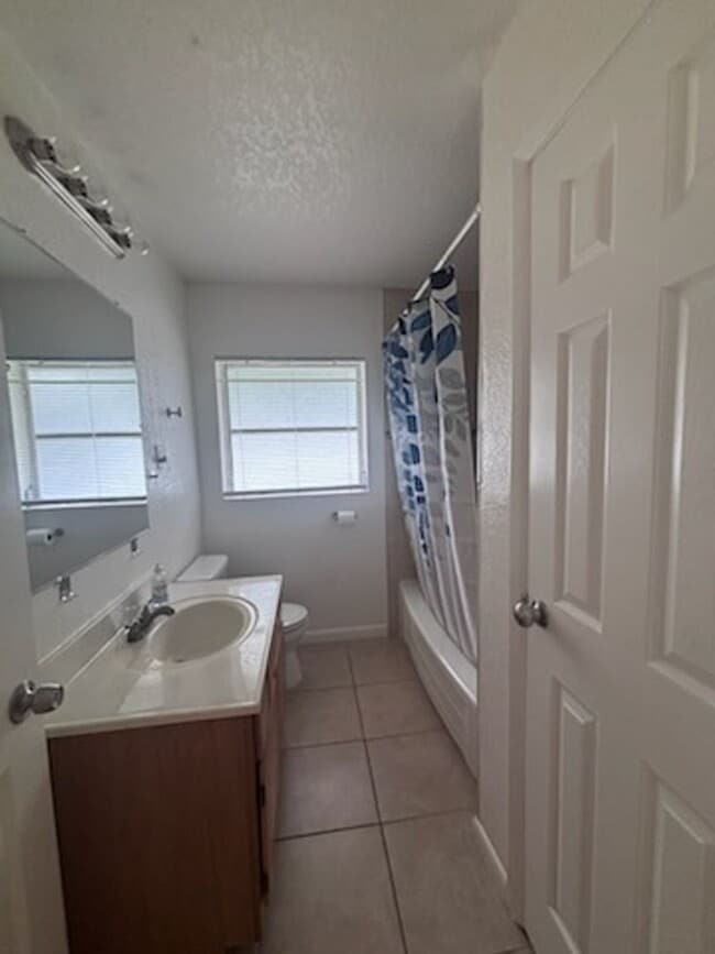 Building Photo - Southport Home