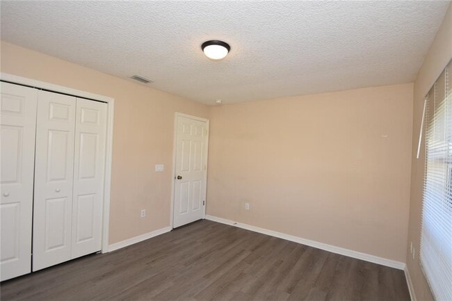 Building Photo - 8 Regency Dr