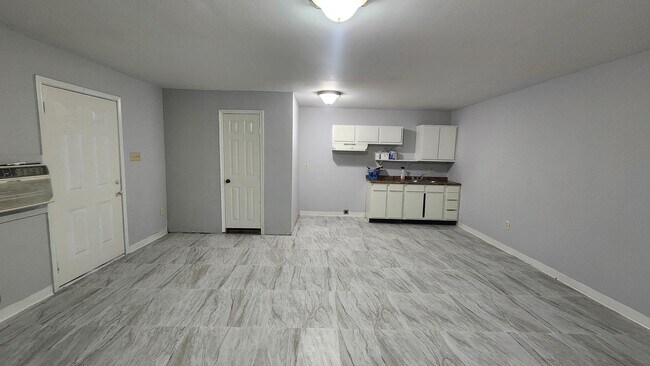 Building Photo - 301 Soria Dr