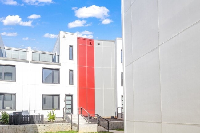 Building Photo - Luxury 3 Bed Townhome in Durham RTP