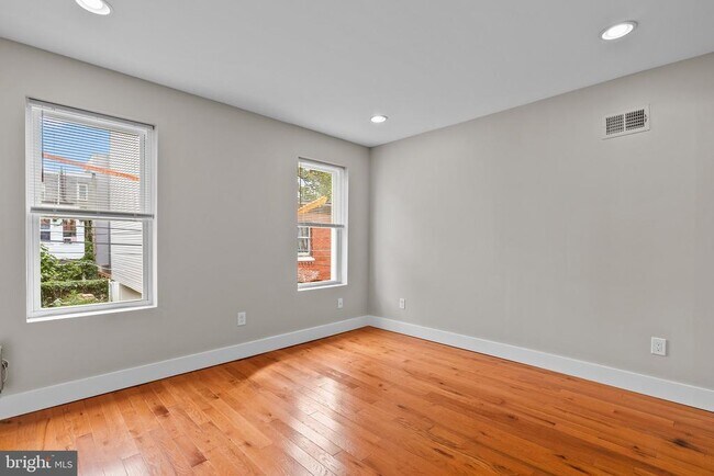 Building Photo - 2142 N Percy St