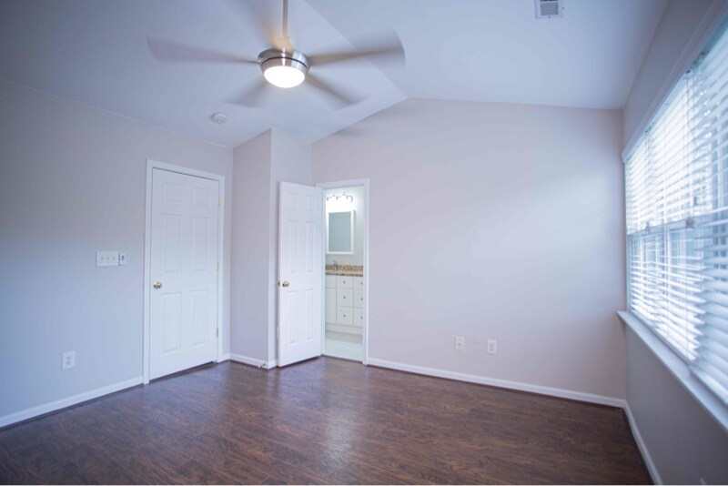 Building Photo - 10826 Holly Ridge Blvd