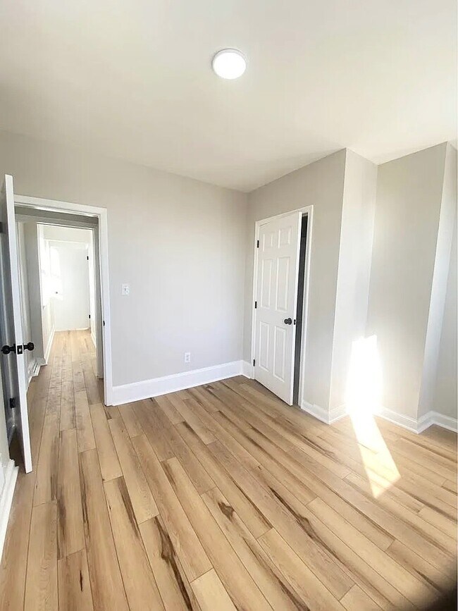 Building Photo - 400 N Bradford St