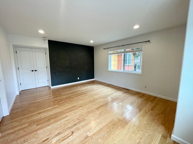 Building Photo - 315 N 155th St