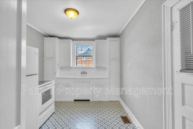Building Photo - 740 E.45th St. #2