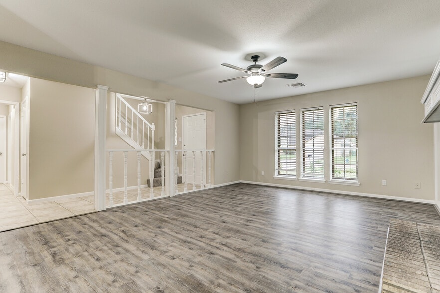 Building Photo - 427 Merriweather St