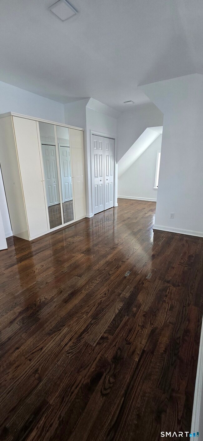 Building Photo - 99 Johnson St