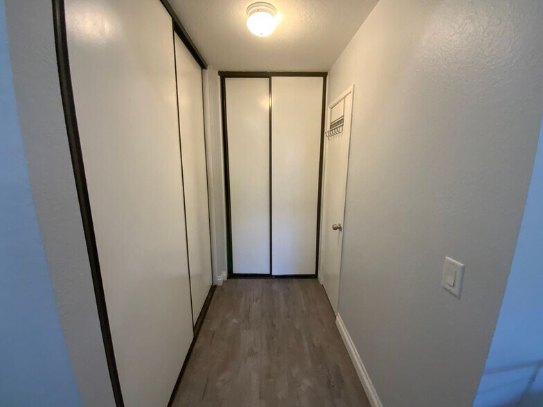 Building Photo - 610 Parkview Dr