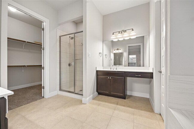 Building Photo - 2004 Highland Ridge Rd