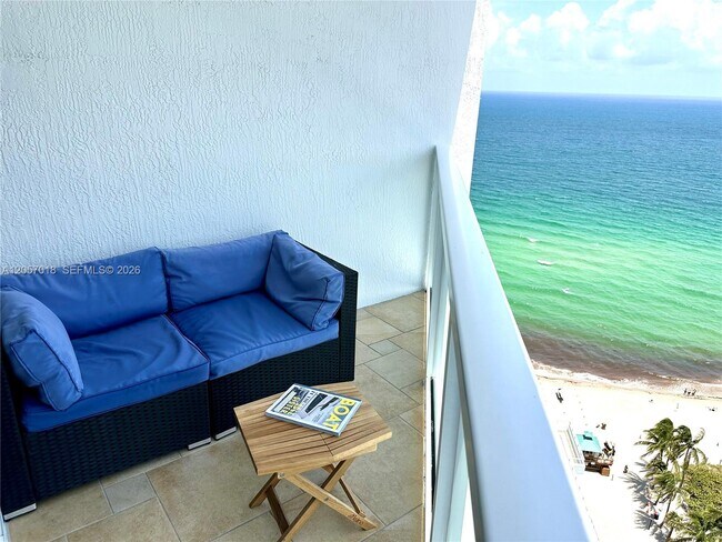Building Photo - 16699 Collins Ave