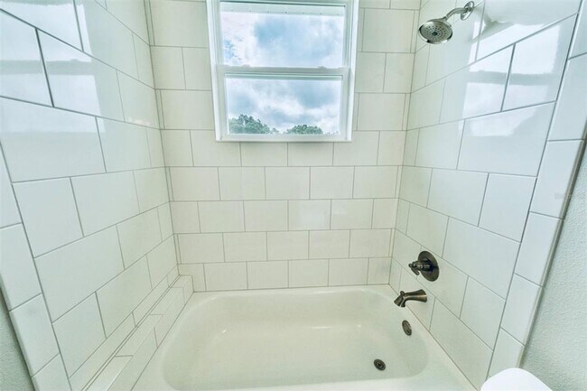 Building Photo - Executive 4/3 Rental