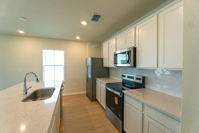 Building Photo - 6526 Tabebuia Pkwy