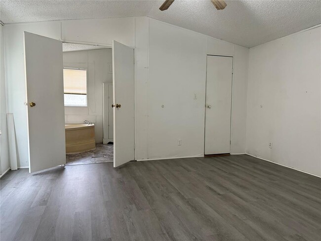 Building Photo - 27614 Southland Dr