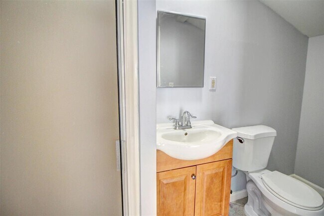 Building Photo - 950 Lamonte Ln