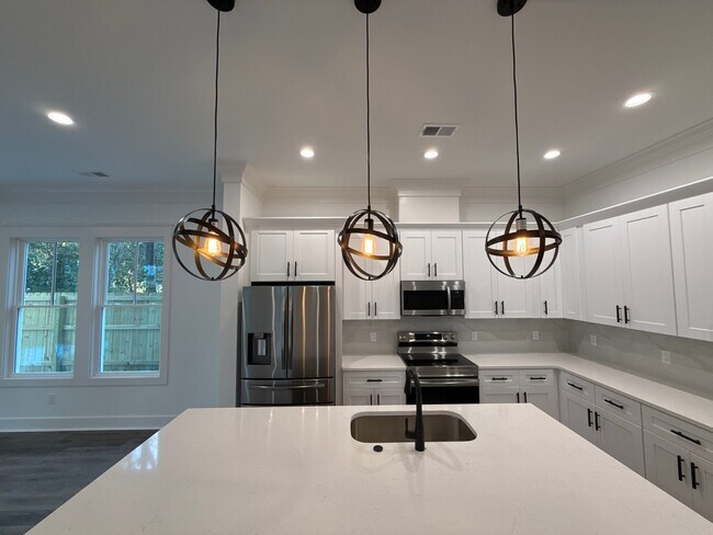 Building Photo - 2018 Riverview Ave