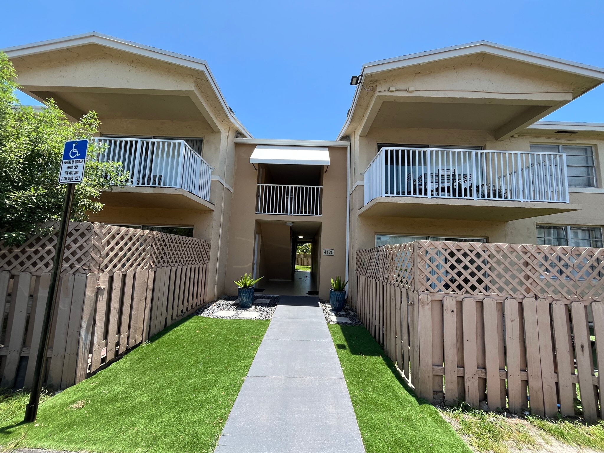 Building Photo - 4190 NW 79th Ave