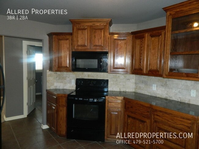 Building Photo - Fall Into Your New Home! 3 Bed, 2 Bath in ...