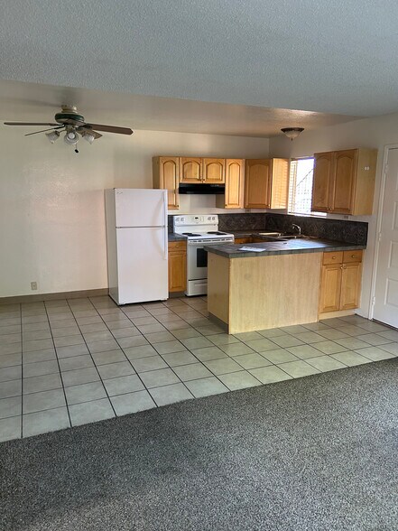 Building Photo - 335 Lake Blvd