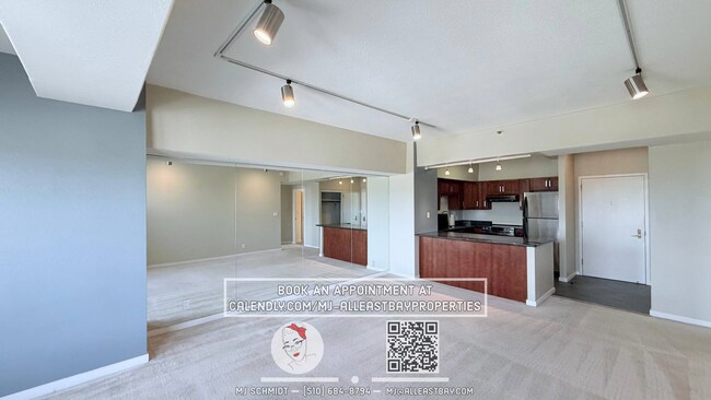 Building Photo - Bright 1 bedroom condo with spectacular views on the 25th floor!