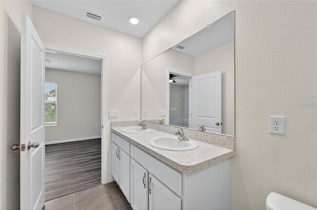 Building Photo - 5068 Captain Davis Dr
