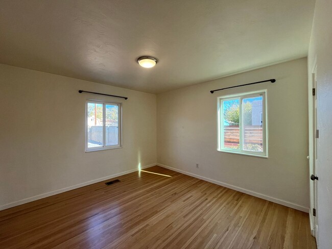 Building Photo - Spacious 2 Bedroom 3 Bathroom Home In ABQ!