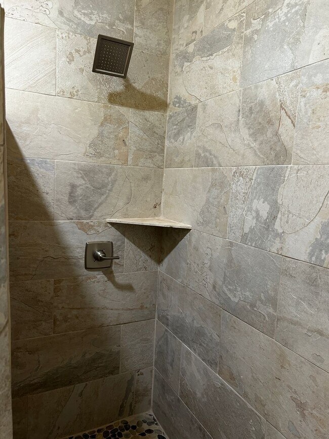 Building Photo - Brand New Luxury Furnished 3 bed 2 bath Ho...