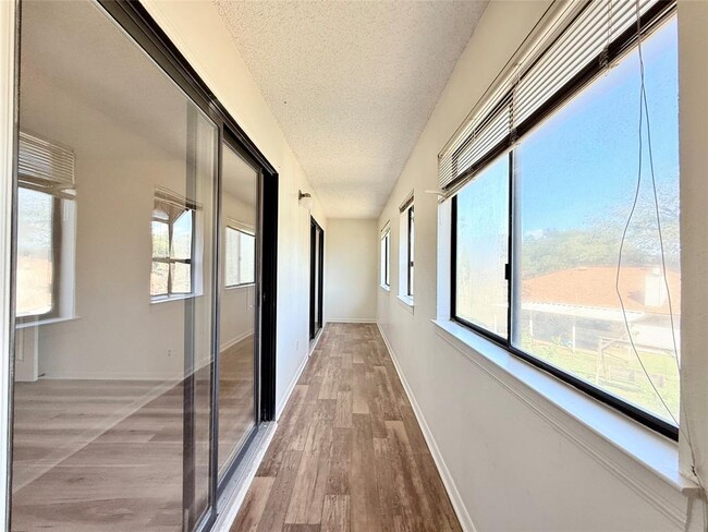 Building Photo - 104 Verna Spur