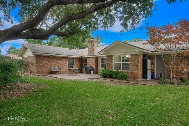 Building Photo - 7440 Camelback Dr