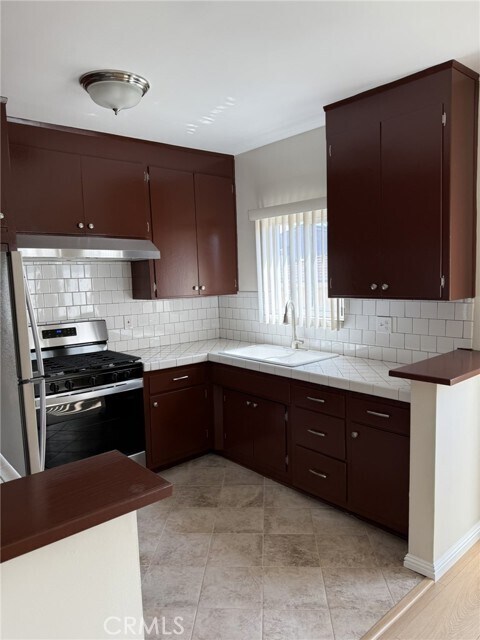 Building Photo - 1626 N Kingsley Dr