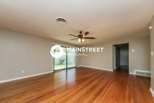 Building Photo - 5311 Ridgeway Dr