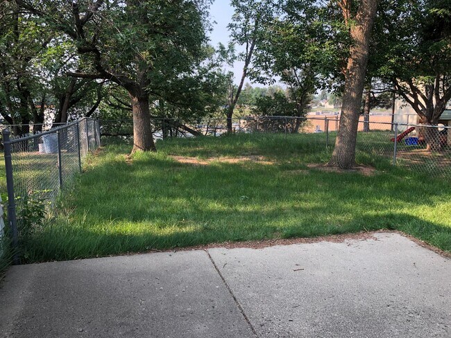 Building Photo - 14 9th Ave SE