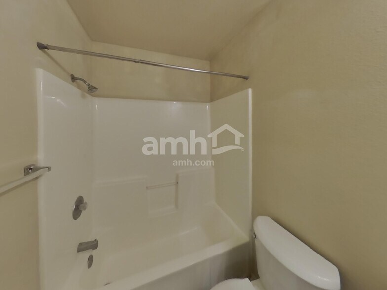 Building Photo - 585 N Katie Way