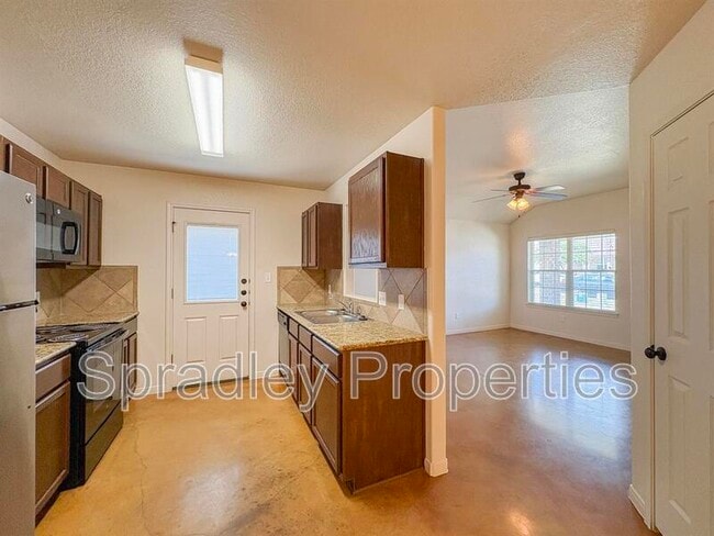 Building Photo - 517B Kendra Dr