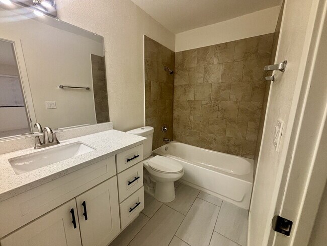 Building Photo - Updated Unit with Vinyl Floors & Stainless...