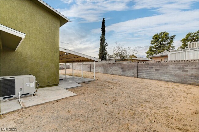 Building Photo - 632 Biljac St