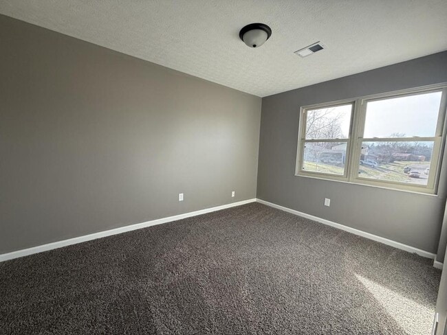 Building Photo - 1240 Clear Ridge Ln