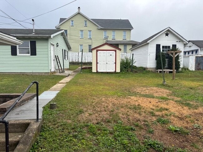 Building Photo - 3 bedroom 2 bathroom