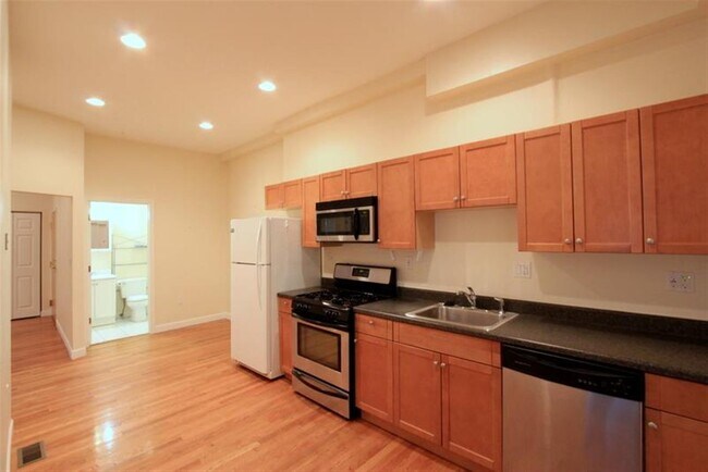 Primary Photo - 26 Tufts St