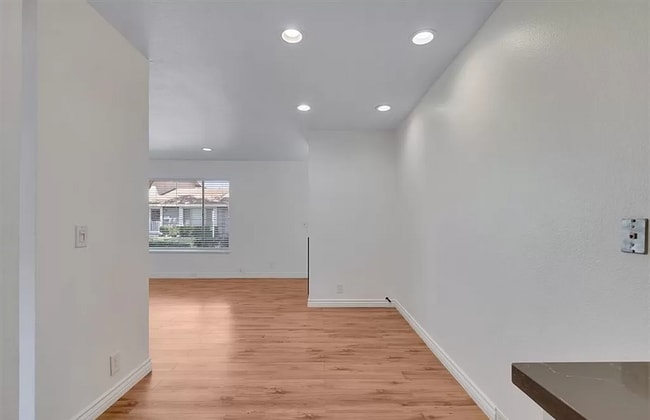 Building Photo - 19860 Claremont Ln