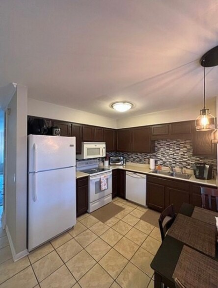 Building Photo - 403 Oak Forge Dr
