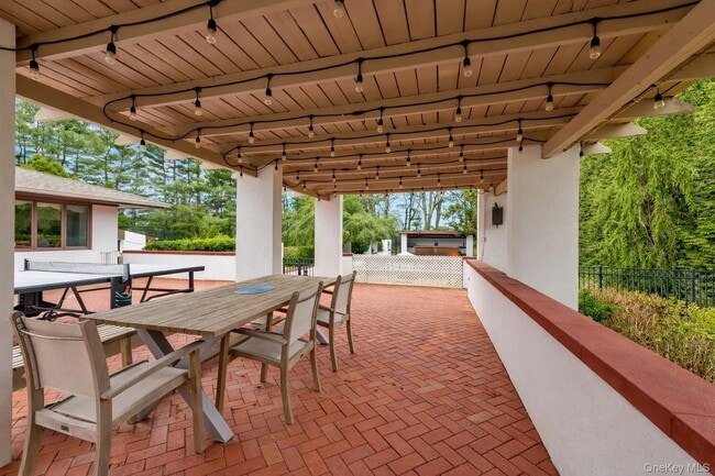 Building Photo - 8 Plaka Ct