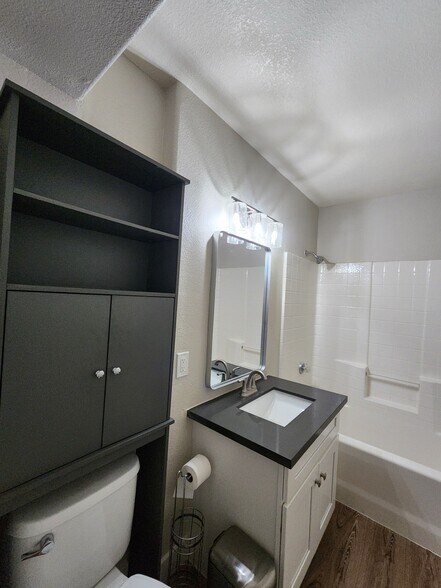 Building Photo - 3038 Tarpon Dr