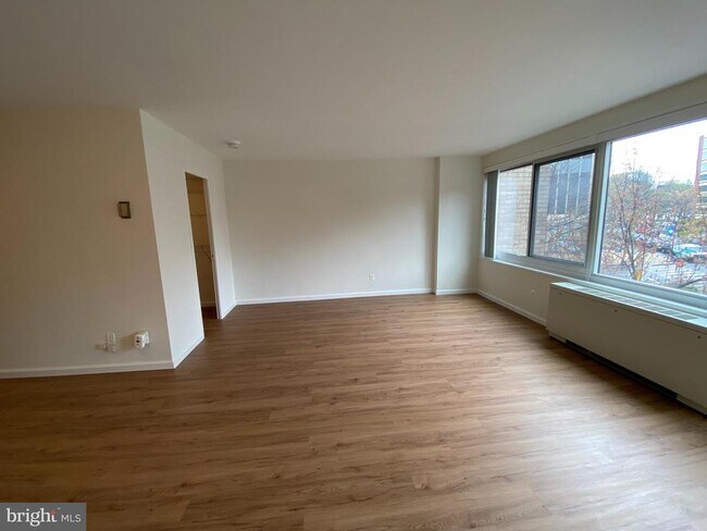 Building Photo - 1330 New Hampshire Ave NW