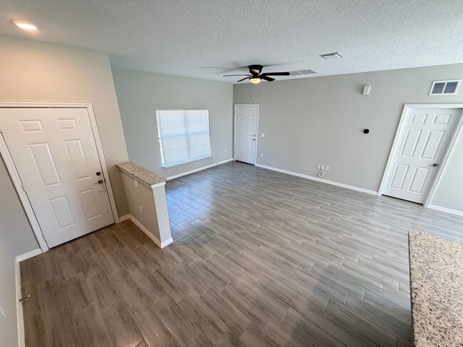 Building Photo - Beautiful 3 Bedroom, 2 Bathroom Home in Palm Bay!!