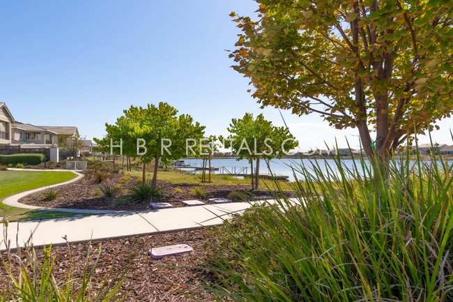 Building Photo - 1609 Marina Dr