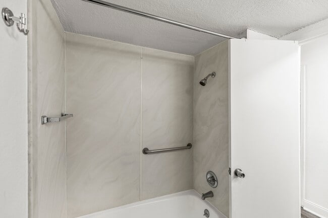 Building Photo - 10788 Briar Forest Dr
