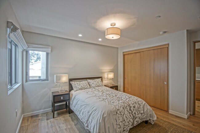 Building Photo - NEWER, LUXURIOUS & MODERN, 2920 SQ FT HOME W/ HIGH END DETAILS, AMAZING DECK/BALCONY SPACE, 2-CAR...