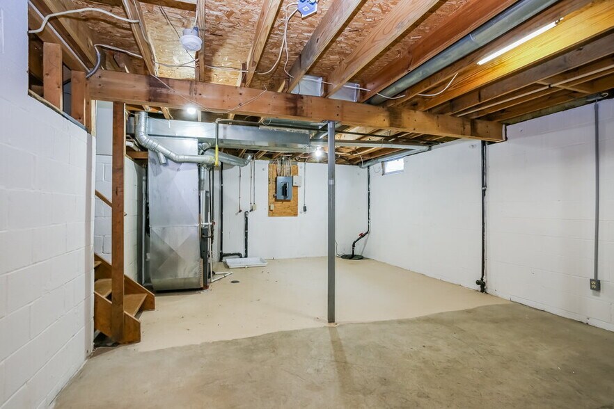 Building Photo - 1512 Berkhard Dr