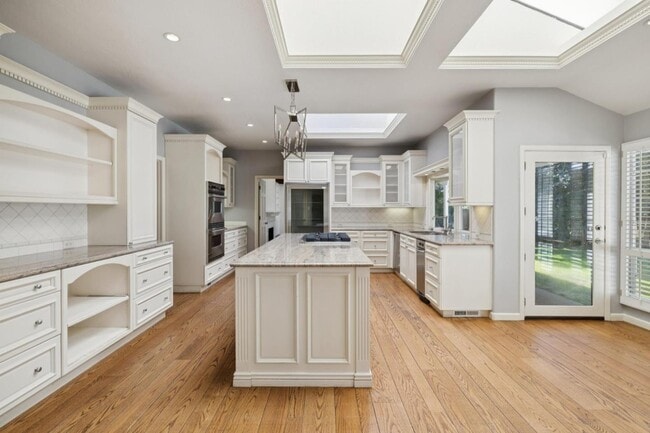 Building Photo - 216 Valparaiso Ave